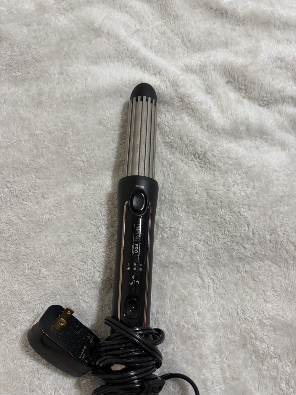 InfinitiPro Conair Cool Air Styler 1.5 ceramic